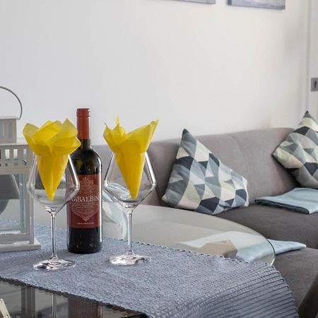 Apartment Arce Frontline Seaview Нерха Екстер'єр фото